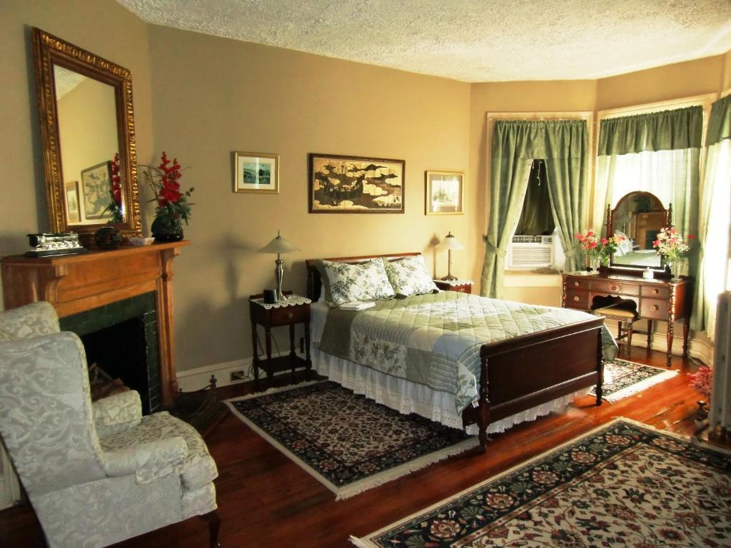 Wilson House Bed & Breakfast Baltimore Room photo